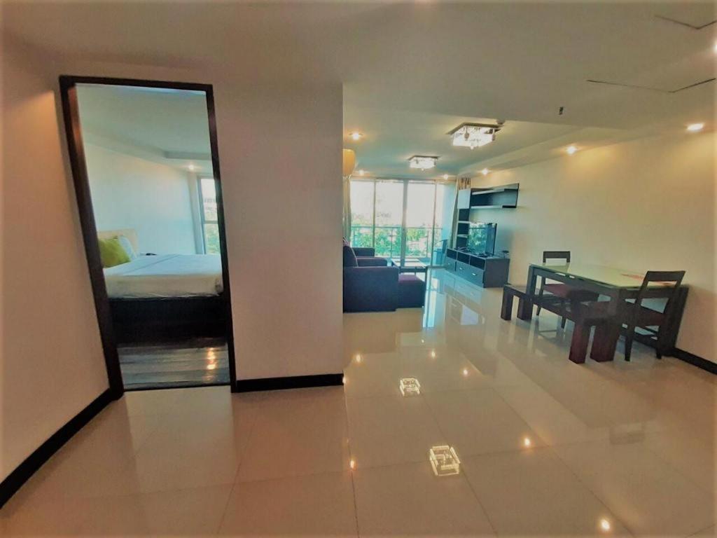 Nice Residence Bangkok Exterior photo