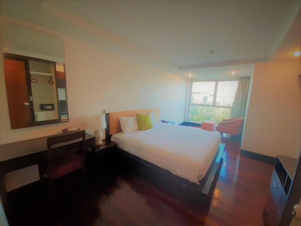 Nice Residence Bangkok Exterior photo